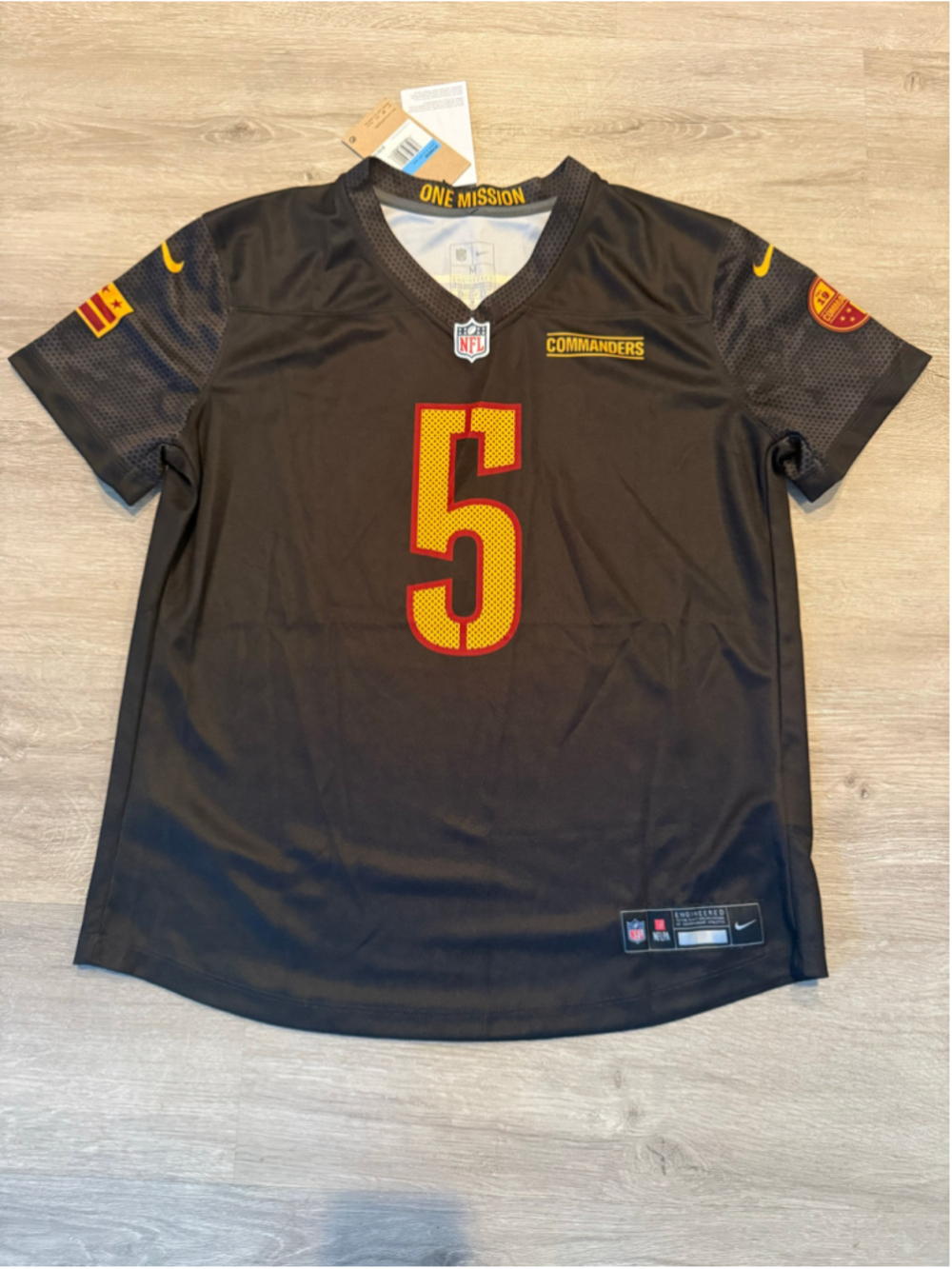 Women's Nike Washington Commanders Jayden Daniels Jersey Size M Black Yellow